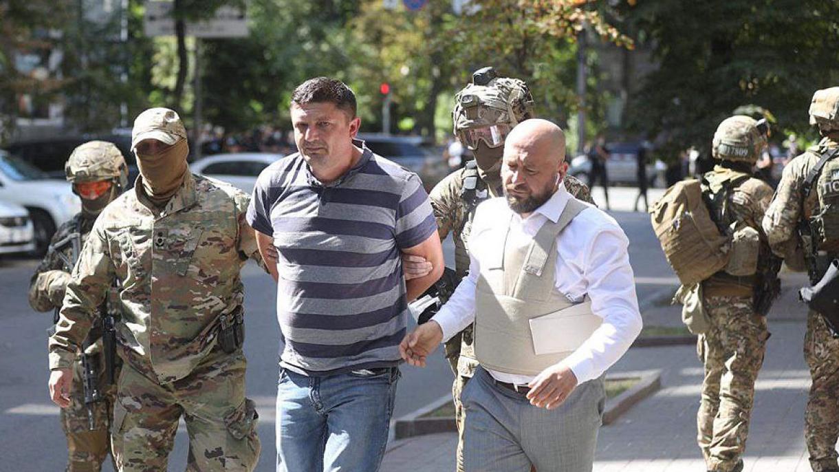Украина  өкмөт имаратына  граната менен кирген адам кармалды