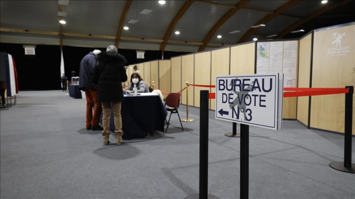 法国周日举行总统选举第二轮投票