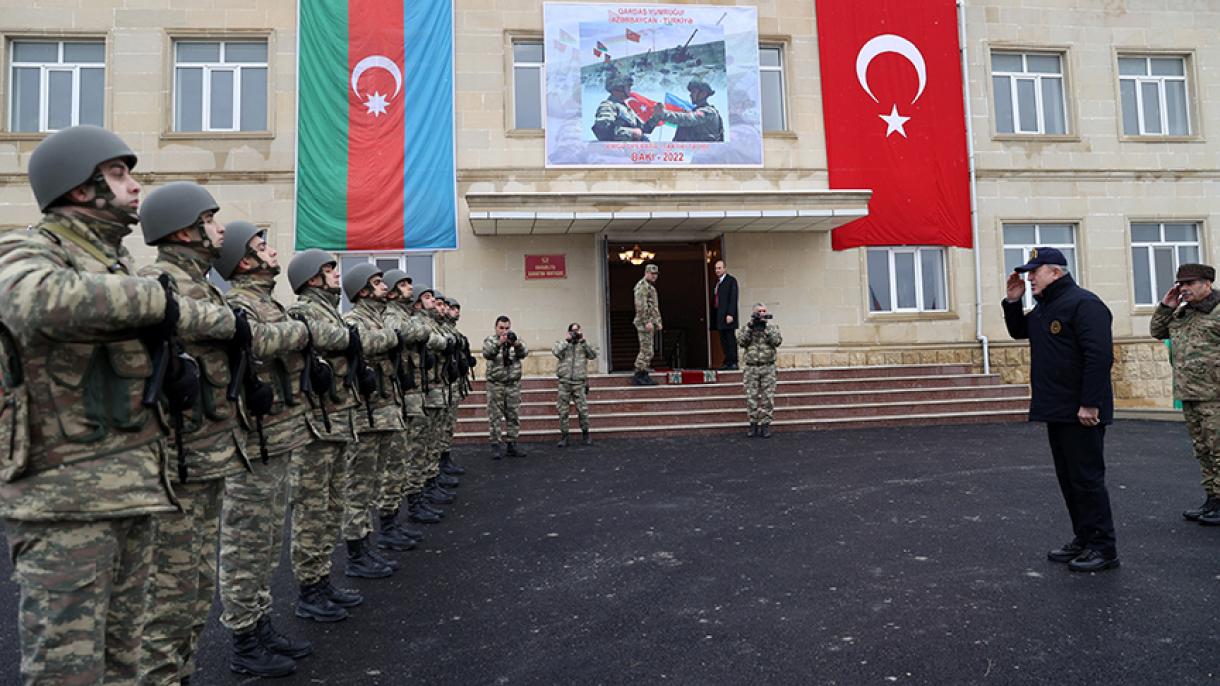 hulusi akar turk azerbaycan.jpg