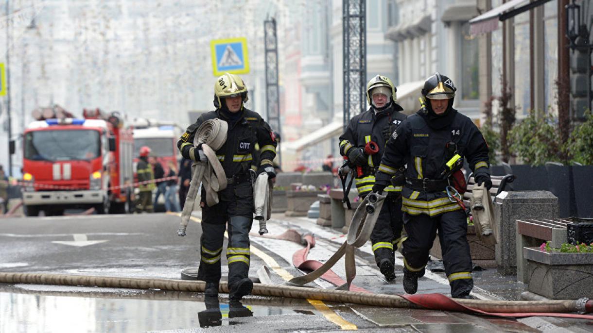 俄罗斯乌拉尔地区一幢多层建筑发生瓦斯爆炸3死3伤
