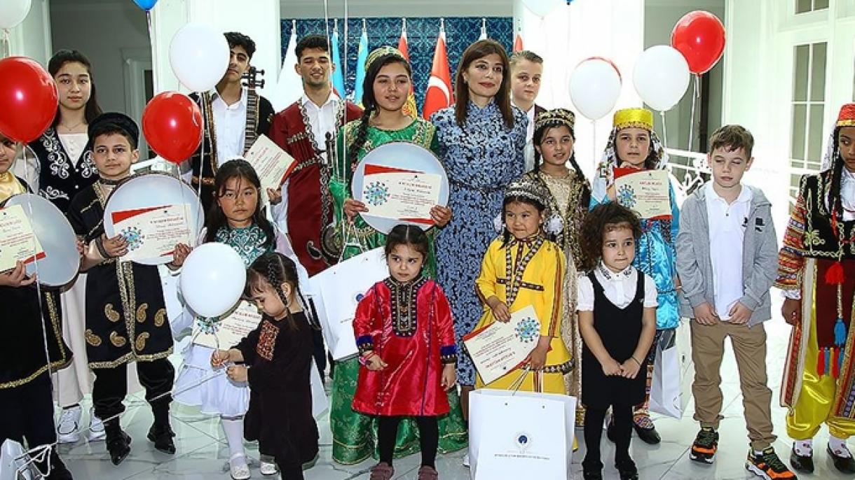 突厥世界儿童欢聚阿塞拜疆庆祝土耳其4·23国家主权与儿童节