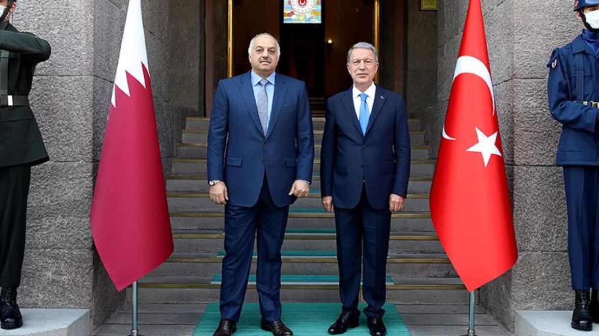 Ministros da Defesa da Turquia e do Qatar reafirmam cooperação em defesa e segurança