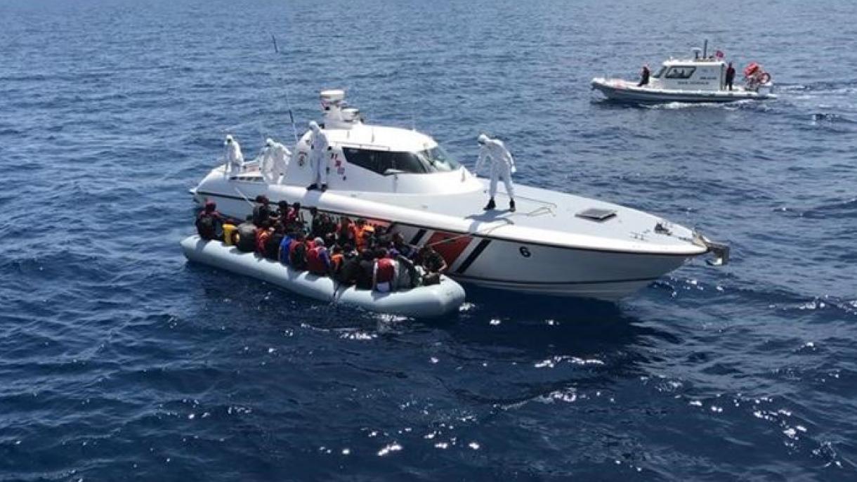 Guardacostas de Turquía rescatan a 123 refugiados empujados a aguas territoriales turcas por Grecia