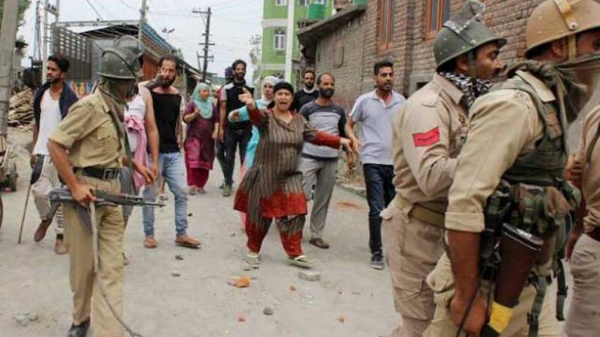 مقبوضہ کشمیر میں پرتشدد مظاہروں میں 17 شہید، دوسرے روز بھی مظاہرے جاری