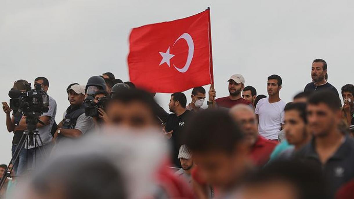 Fələstinlilər Fransaya reaksiya olaraq Türk bayrağı qaldırdılar
