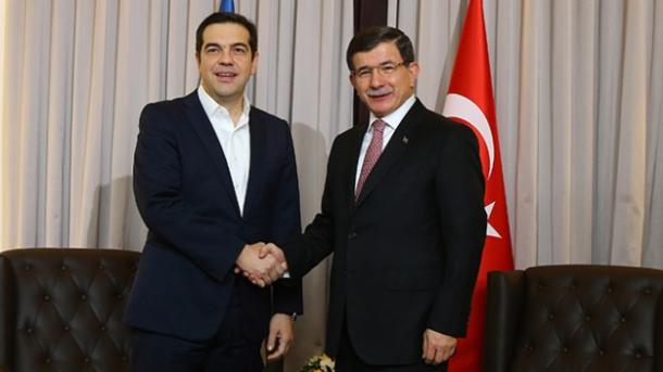 Davutoglu : « L’exemption de visas pour les citoyens turcs commencera en juin »