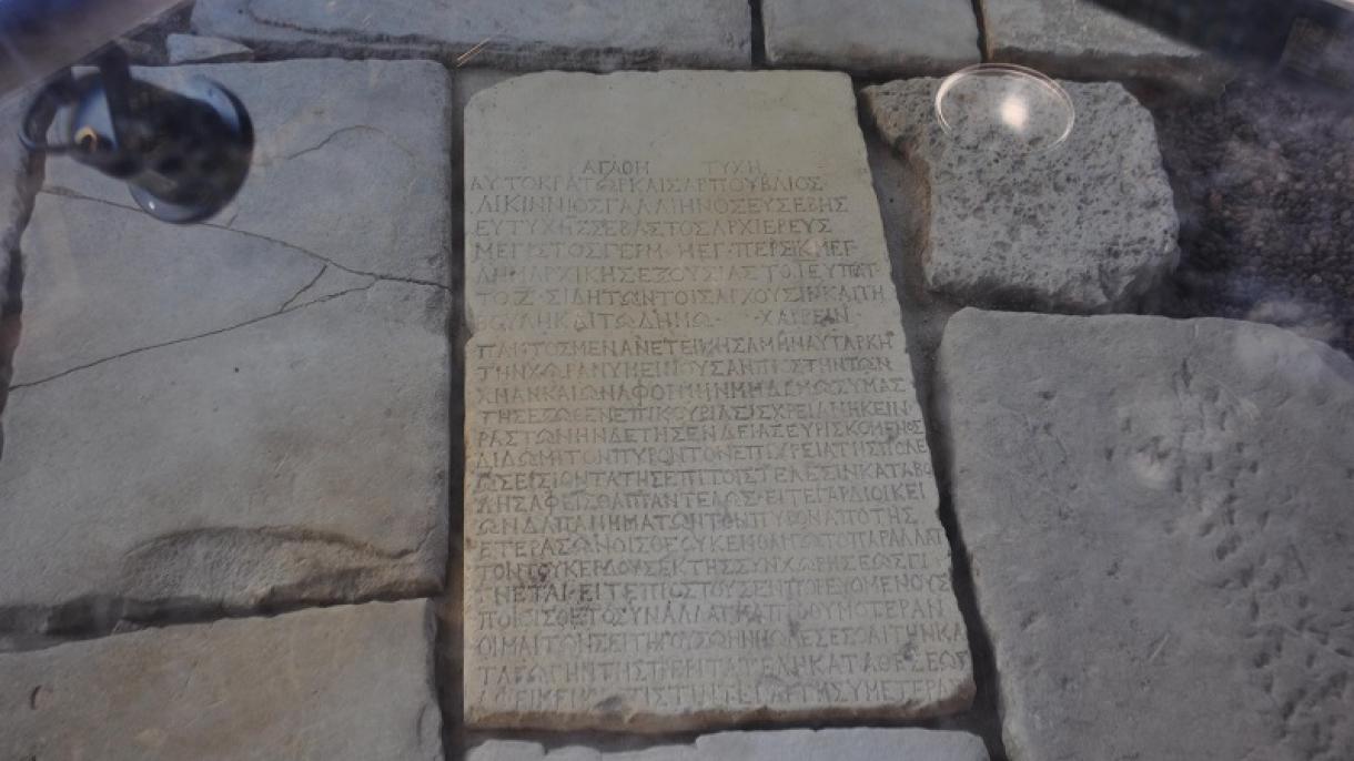 Una carta de 1.700 años se expone en el Museo de Side en Antalya