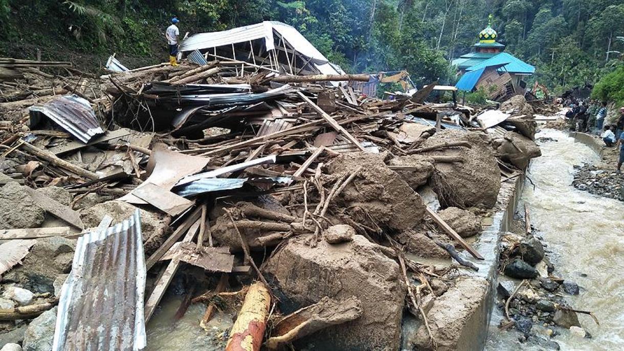 بارندگیهای شدید و رانش زمین در اندونزی: 27 کشته