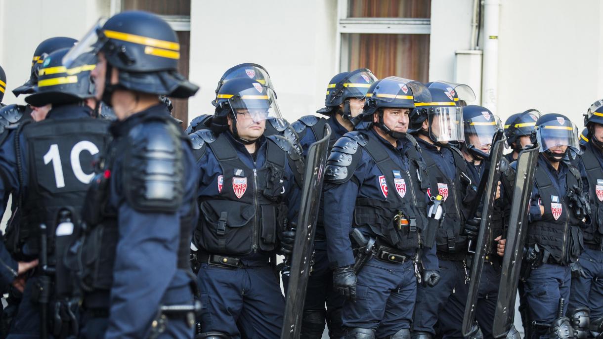 法国警方突击搜查国民阵线总部