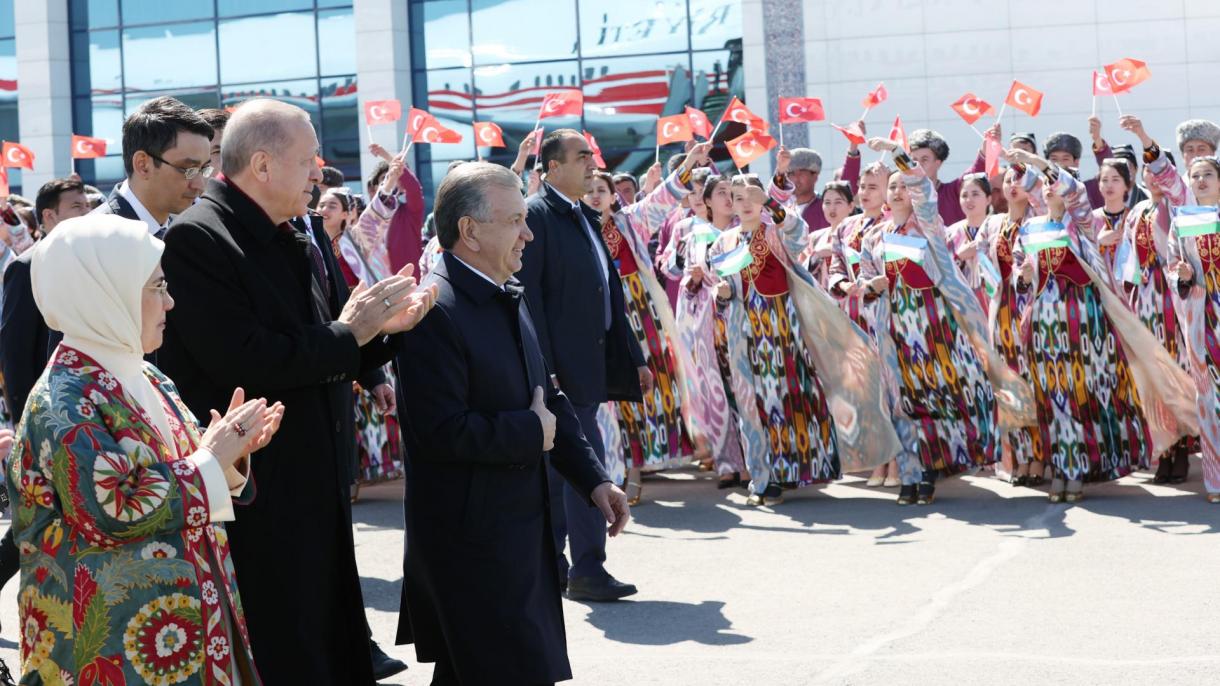 Törkiyä ilbaşı Üzbäkstannıñ tarixi urınnarında