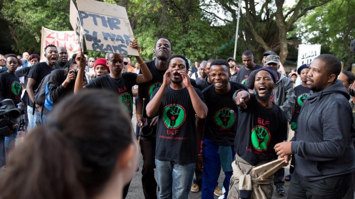Milhares de sul-africanos protestam contra o presidente Zuma