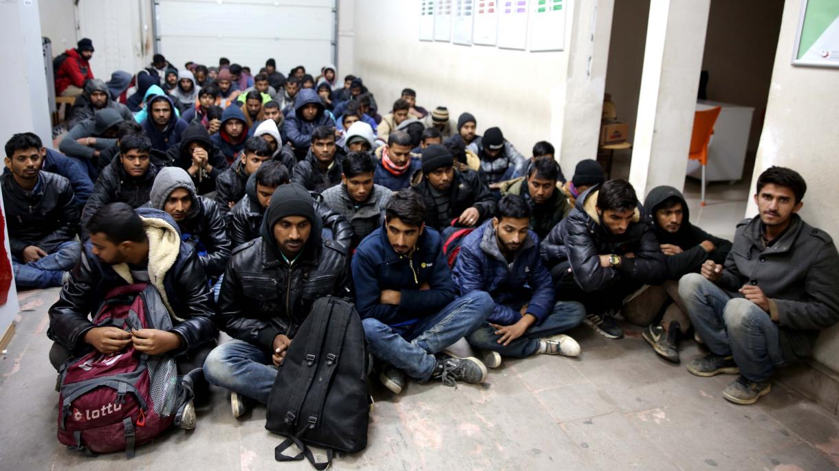 رفتار بد پلیس یونان با 100 مهاجر غیرقانونی دستگیر شده در این کشور