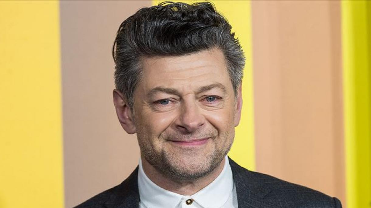 Andy Serkis leyó libros durante horas y recaudó fondos