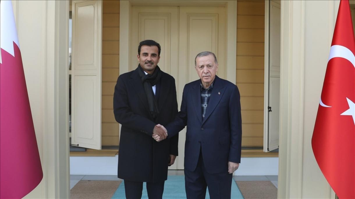 Емирът на Катар е първият лидер, който посети Турция след земетресениито