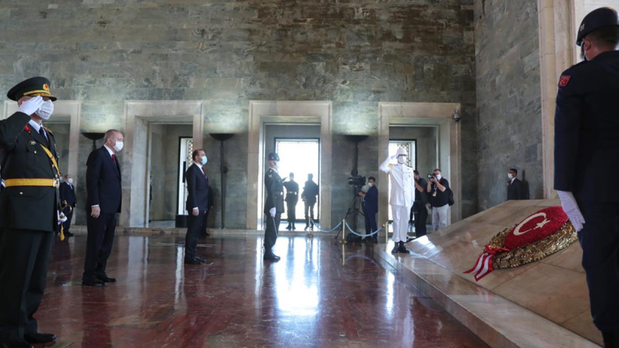 Cumhurbaşkanı Erdogan 30 Ağustos Zafer Bayramı Anıtkabir 10.jpg