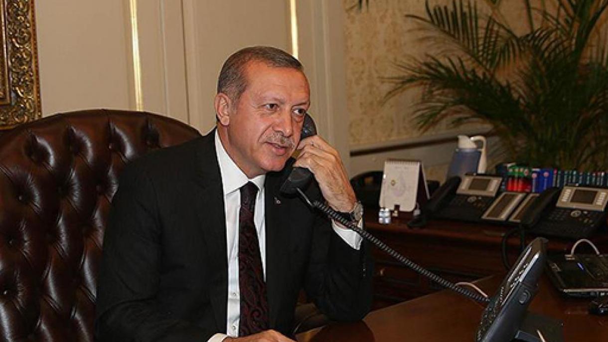 Erdogan por la vía de teléfono ha felicitado la Fiesta de Sacrificio de los soldados en la frontera