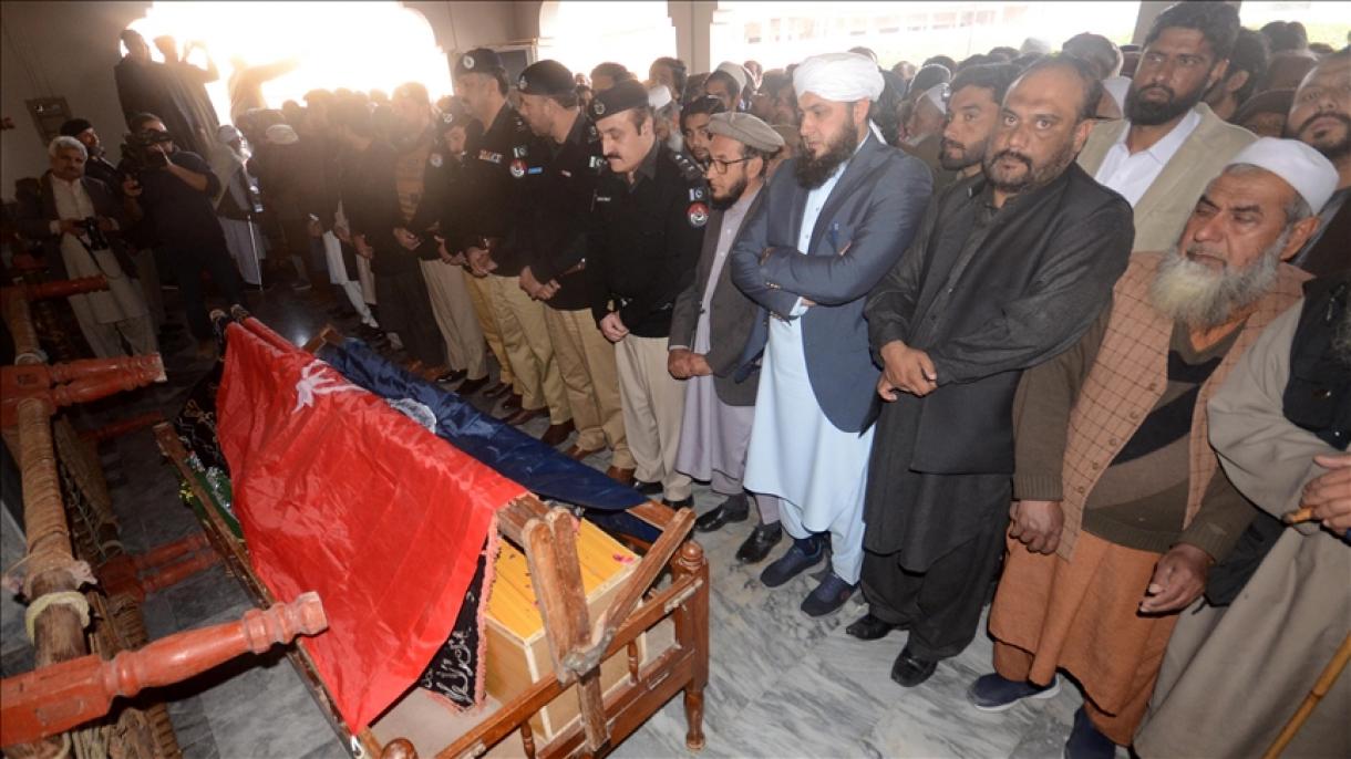 Sale a 102 il bilancio delle vittime dell'attacco suicida contro una moschea a Peshawar