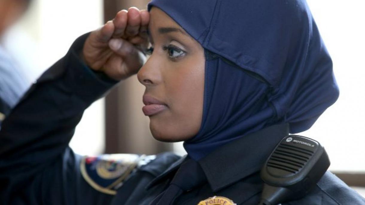苏格兰政府批准带头巾的女警察制服
