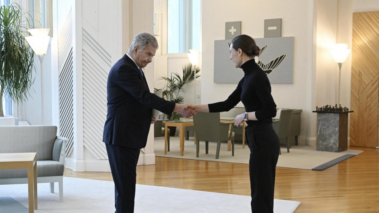 Finlandia, Sanna Marin presenta le dimissioni del suo governo al presidente Sauli Niinistö
