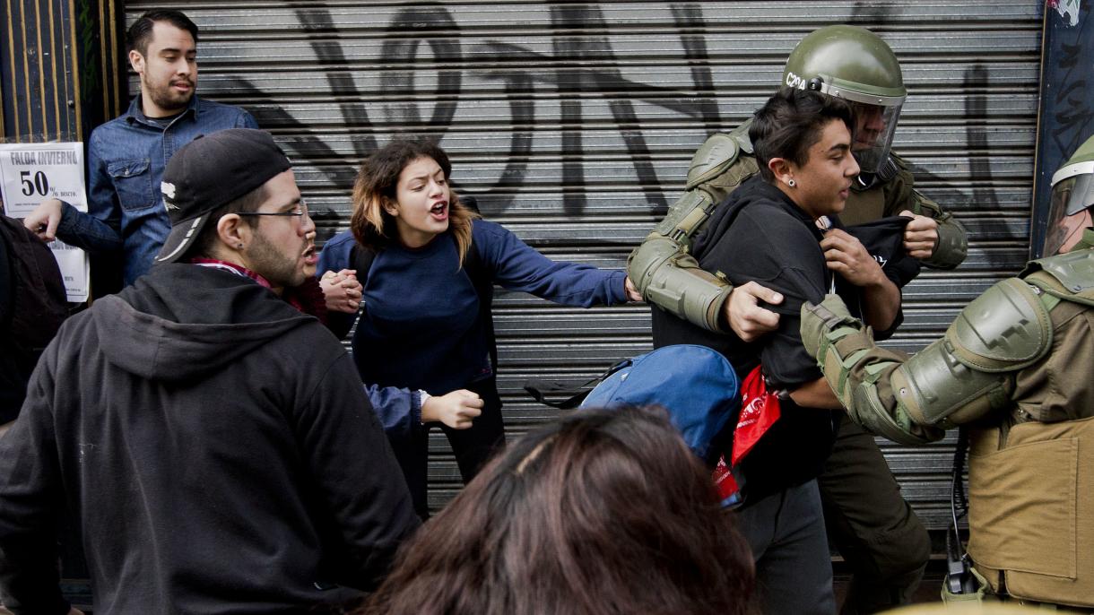 智利学生再次街头示威