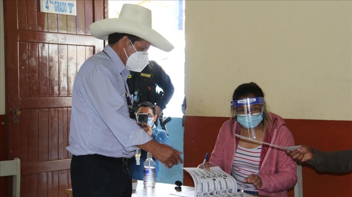 Castillo lidera las encuestas a boca de urna en elecciones de Perú, pero sigue la incertididumbre