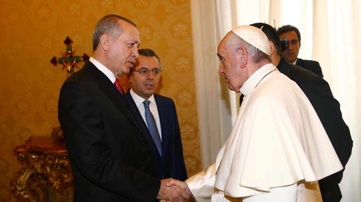 Ердоган разговаря с папа Франциск...