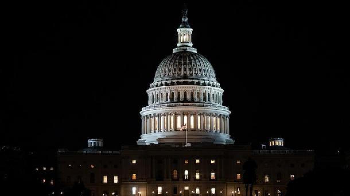 Trump e o Congresso dos EUA concordam em abrir o governo por três semanas