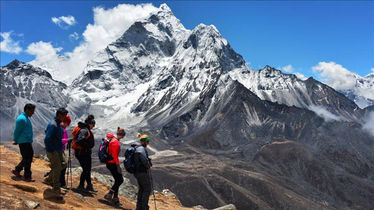 Temporada de escalada en el Everest deja una montaña de basura