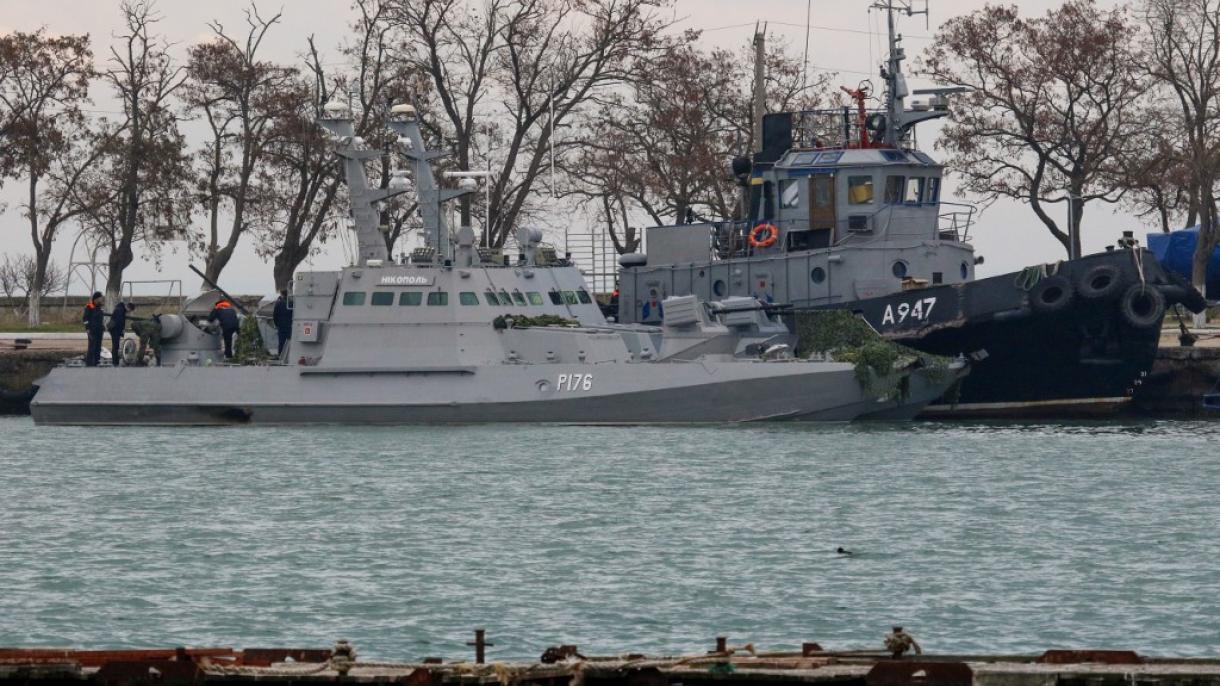 Navios de guerra ucranianos se dirigem para o porto de Odessa