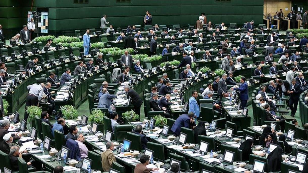 иран парламенти  җиддий йиғин чақирди