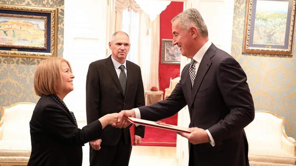 Ambasadorja Ozan fillon zyrtarisht misionin në Malin e Zi