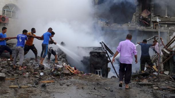 也门亚丁市一安全检查站遭炸弹袭击