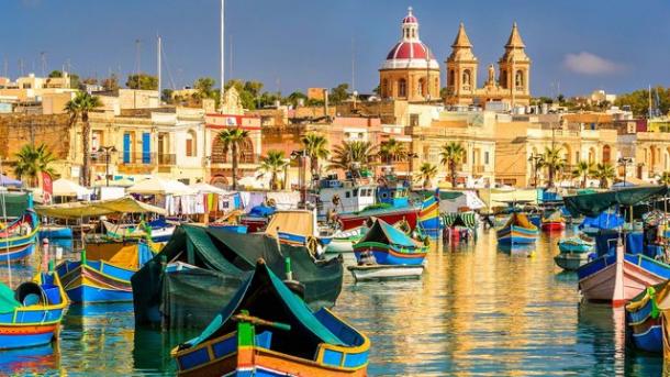 Primeiro-Ministro de Malta pede eleições rápidas em meio a ameaças familiares