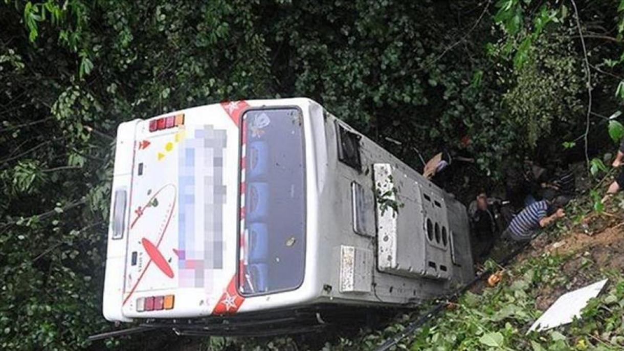 واژگونی اتوبوس در پرو 10 کشته و 30 تن زخمی بر جای گذاشت