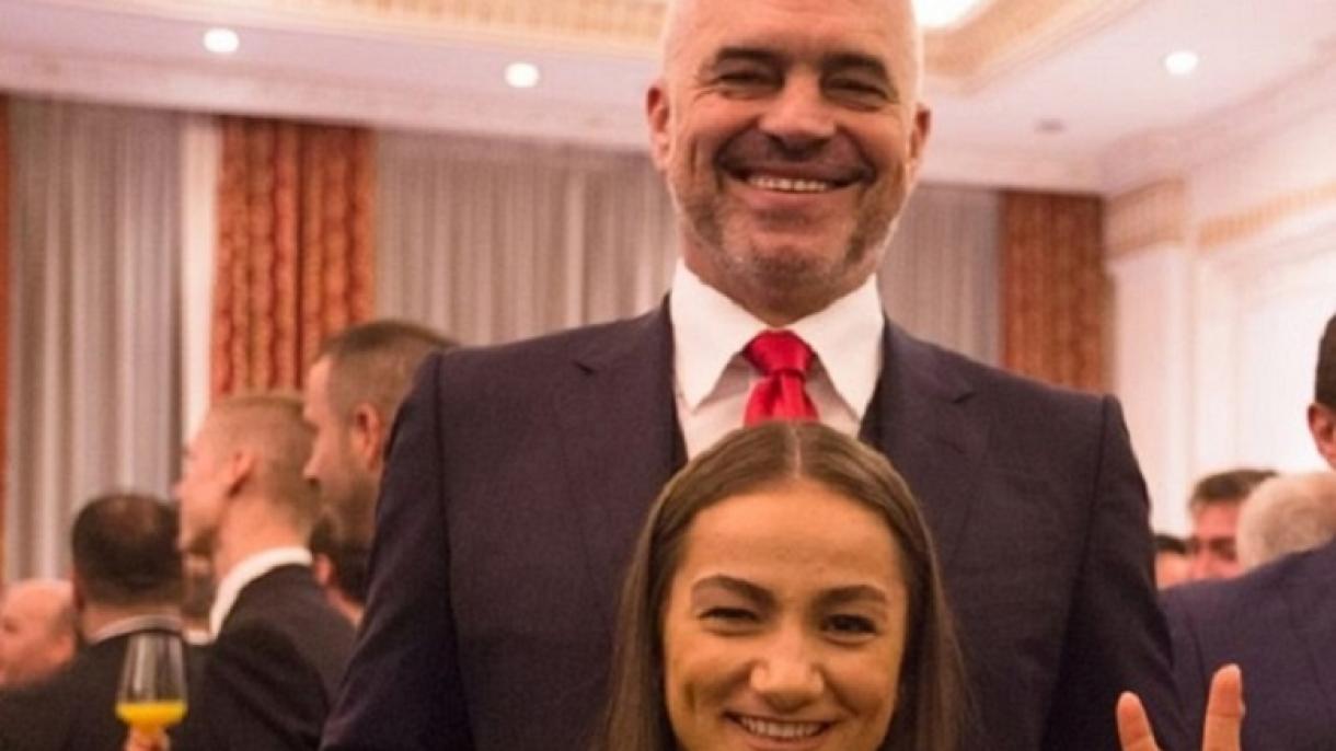Rama takohet me Majlinda Kelmendin në pritjen zyrtare për festën e Kosovës