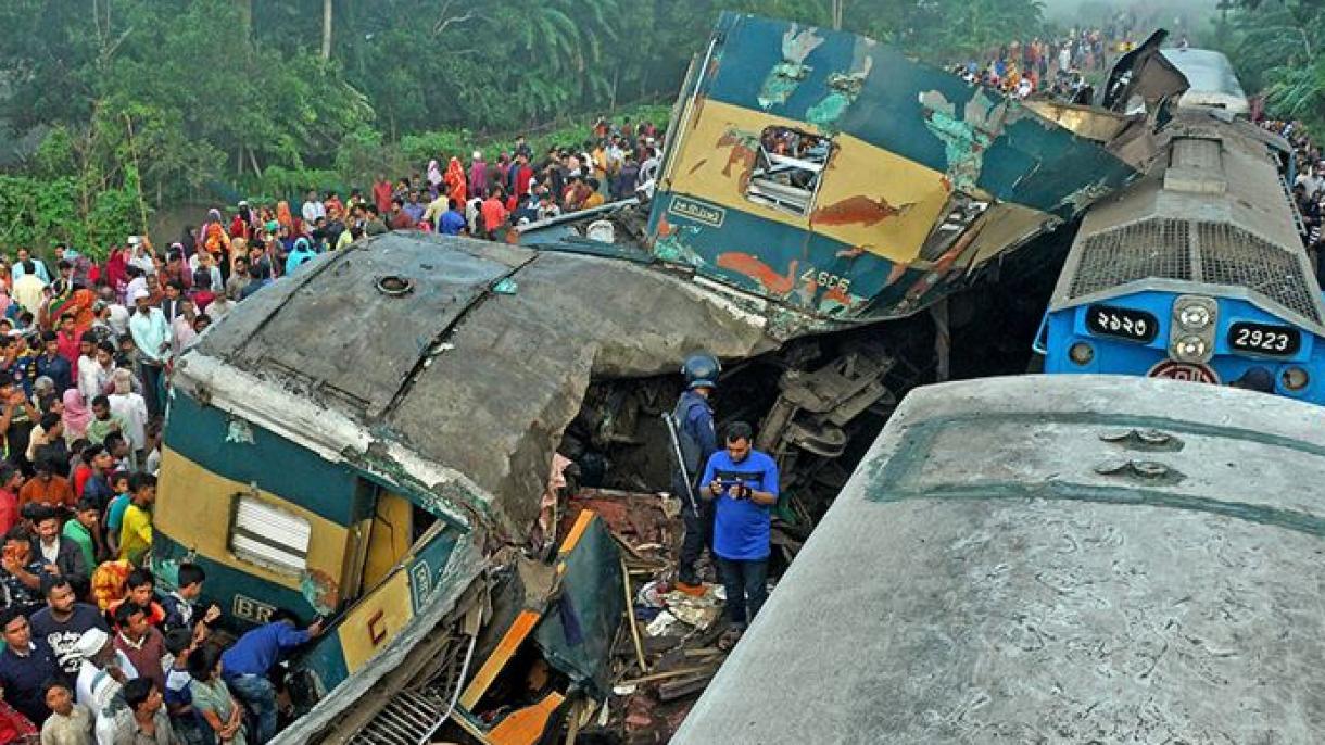 بنگلہ دیش: دو ٹرینوں کے درمیان تصادم، 16 افراد ہلاک