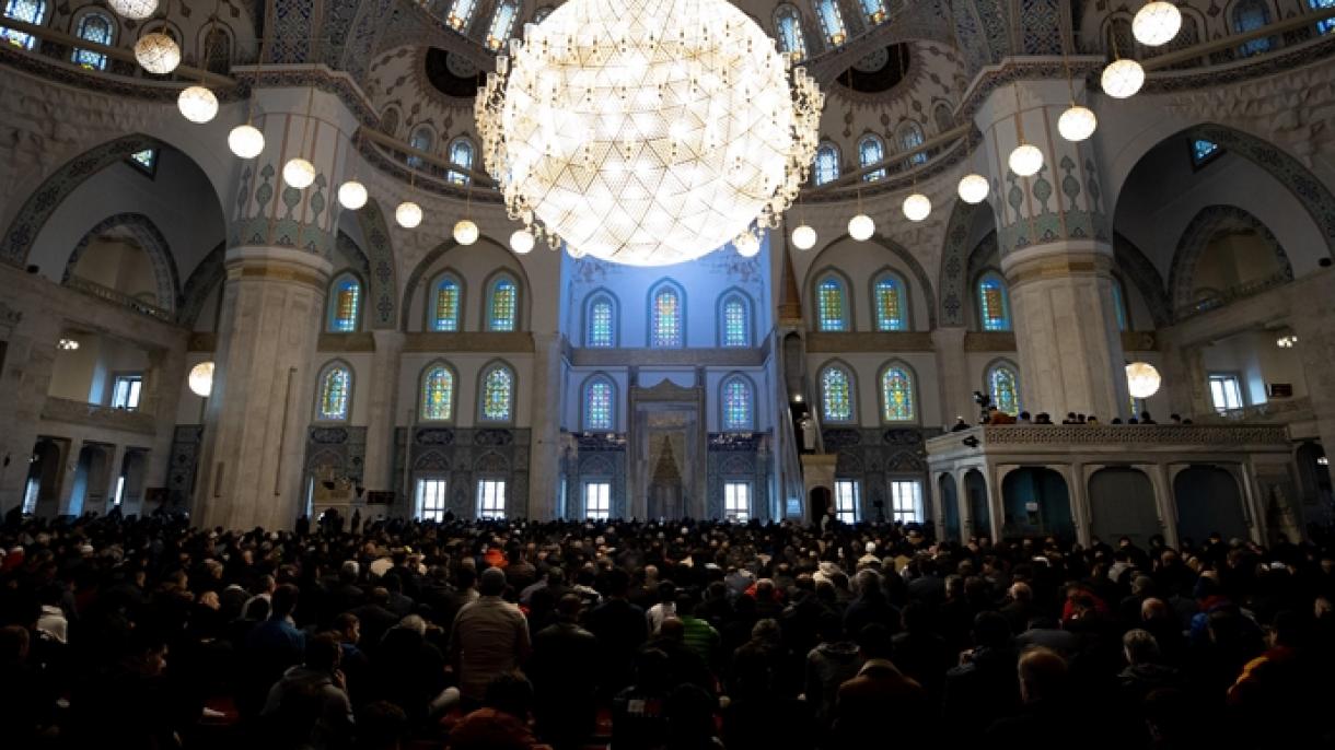 نماز عید فطر در مساجد استانبول اقامه شد