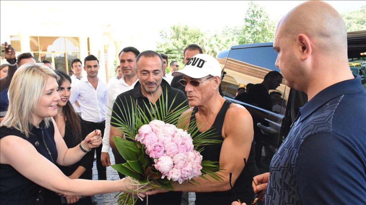 Jean-Claude Van Damme passe ses vacances à Bodrum en Turquie