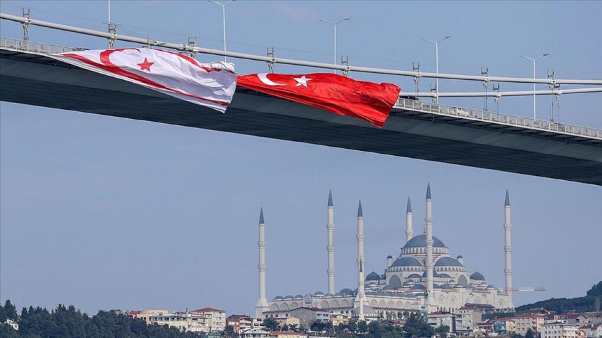 "15-nji iýul Şehitler köprüsine" Türkiýäniň we DKTR-nyň baýdaklary asyldy