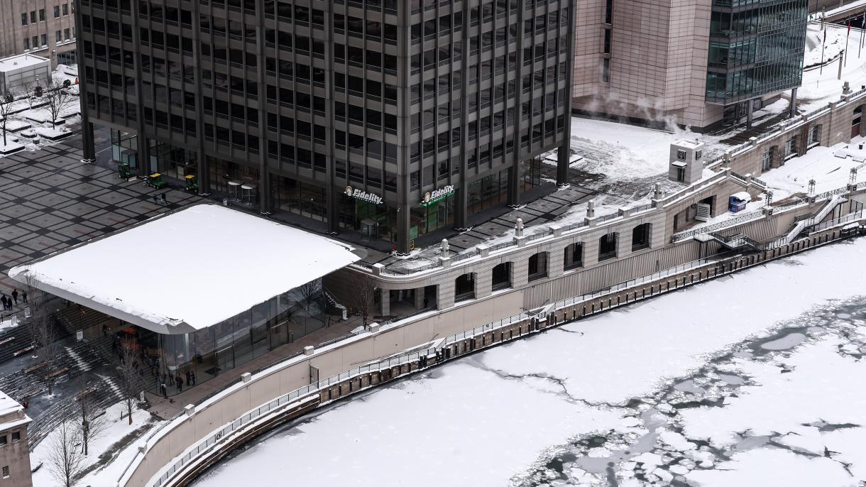 芝加哥暴风雪数百次航班被迫取消