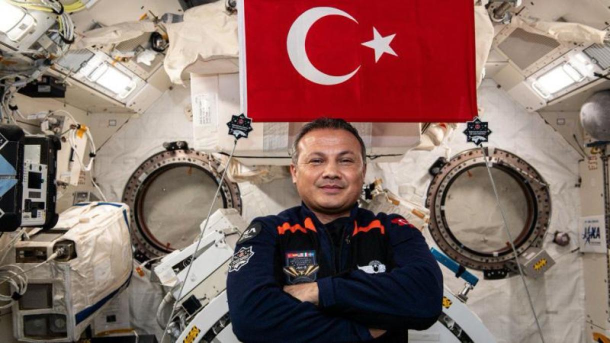 El primer astronauta turco, Alper Gezeravcı, regresará hoy a la Tierra