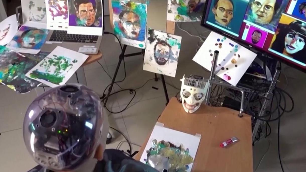 Robot Sophia dalam Agenda kali ini dengan Bakat Melukisnya