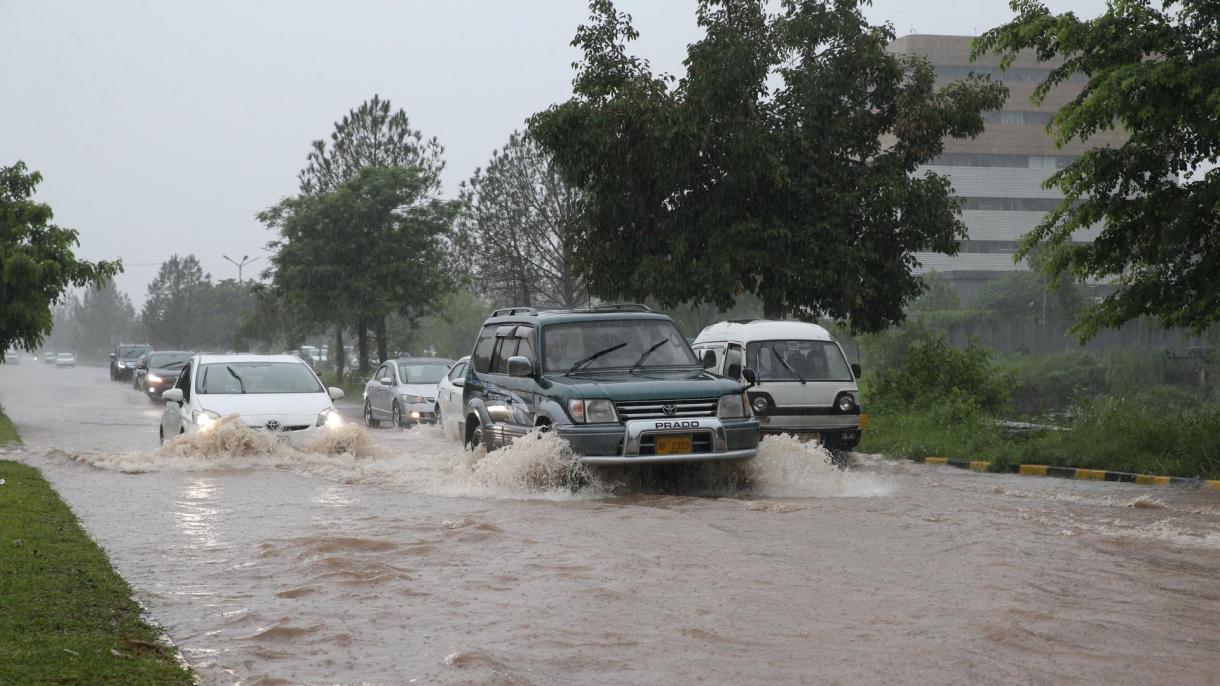 Lluvias monzónicas en Pakistán dejan al menos 17 muertos