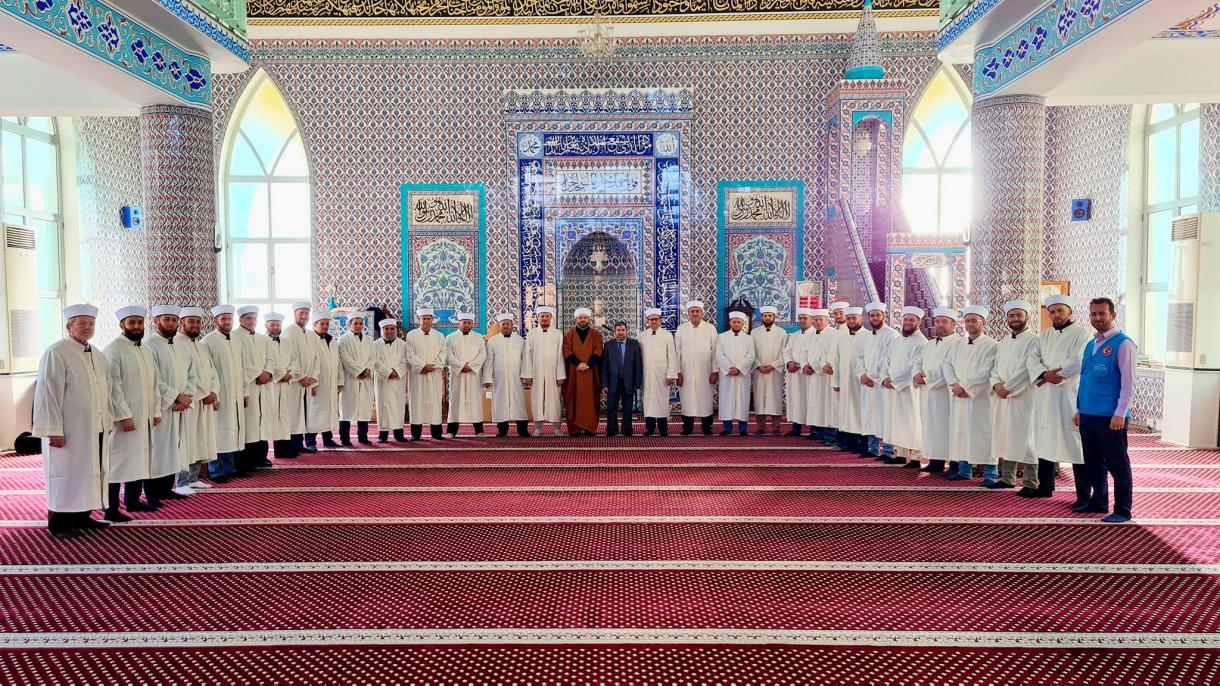 Arnavut imamlara Dyanetten cübbe hibesi_2.jpg
