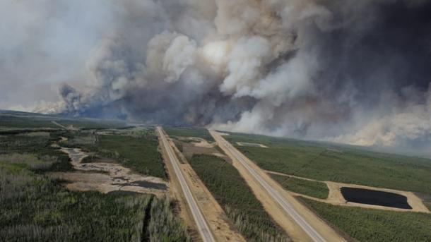 کینیڈا : جنگل کی آگ  کی شدت میں بارش کی وجہ سے کمی