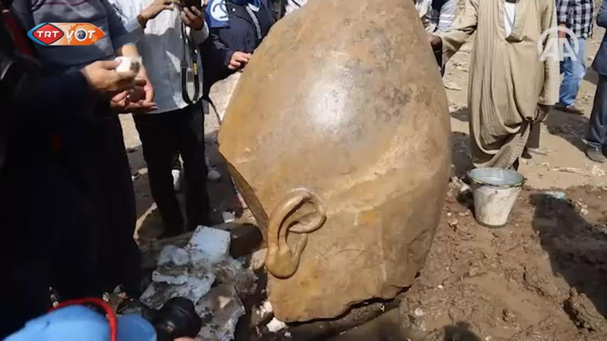 埃及发现3300年前雕像