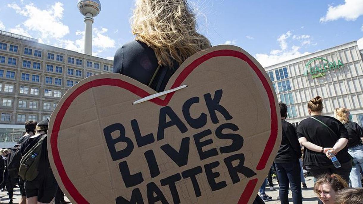 almanya floyd protesto.jpg