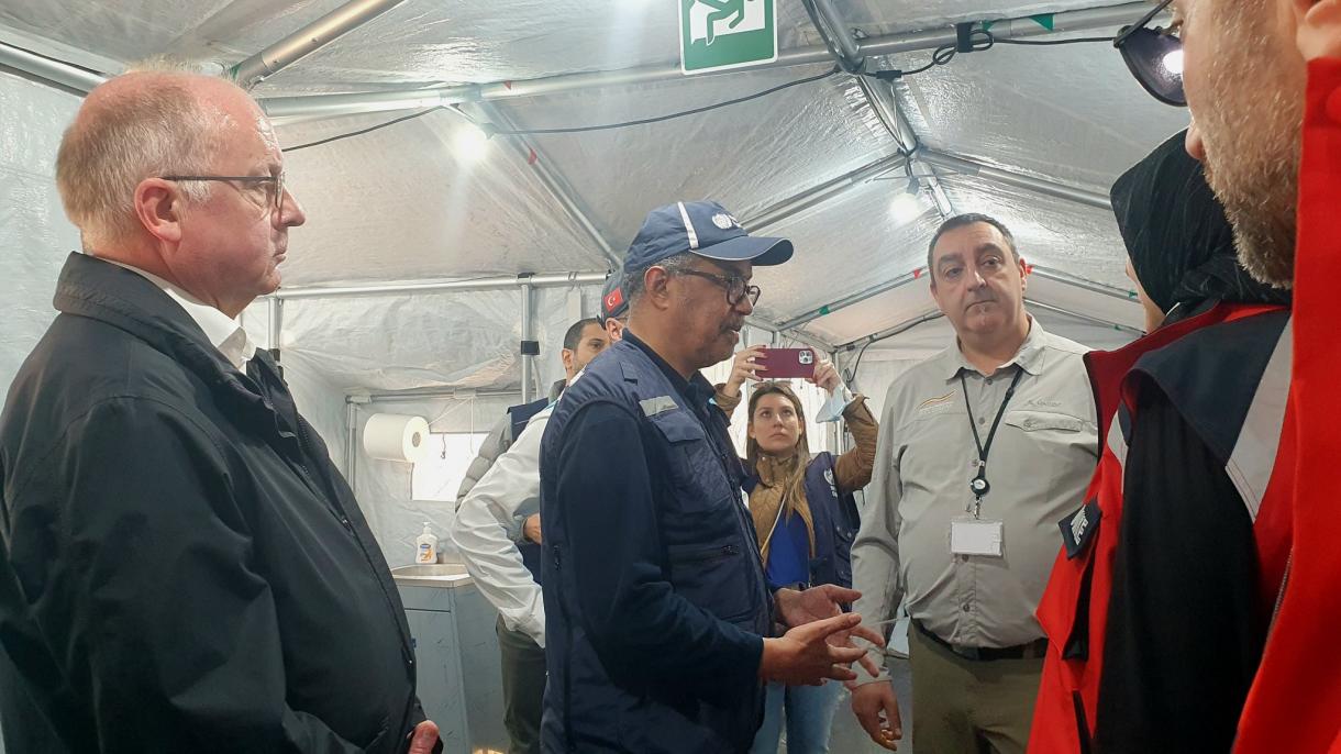El director general de la OMS, Tedros Ghebreyesus, visita los hospitales de campaña en Türkiye