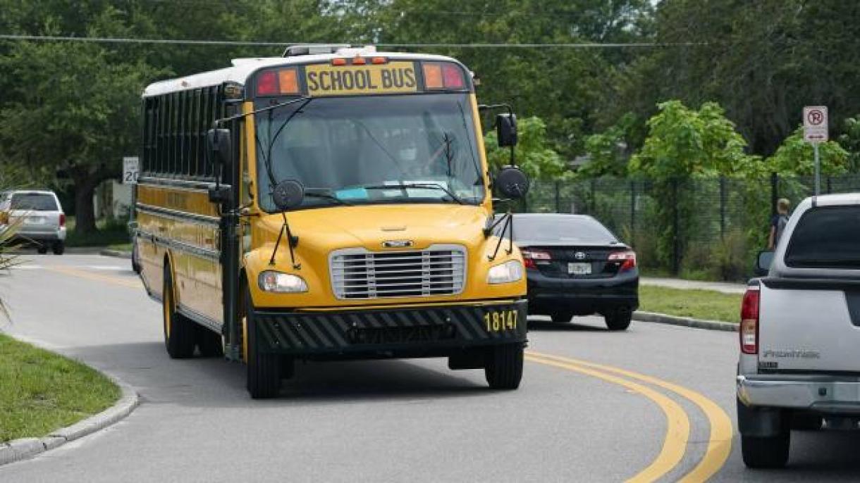Националната гвардия води училищните автобуси в Мерилънд...
