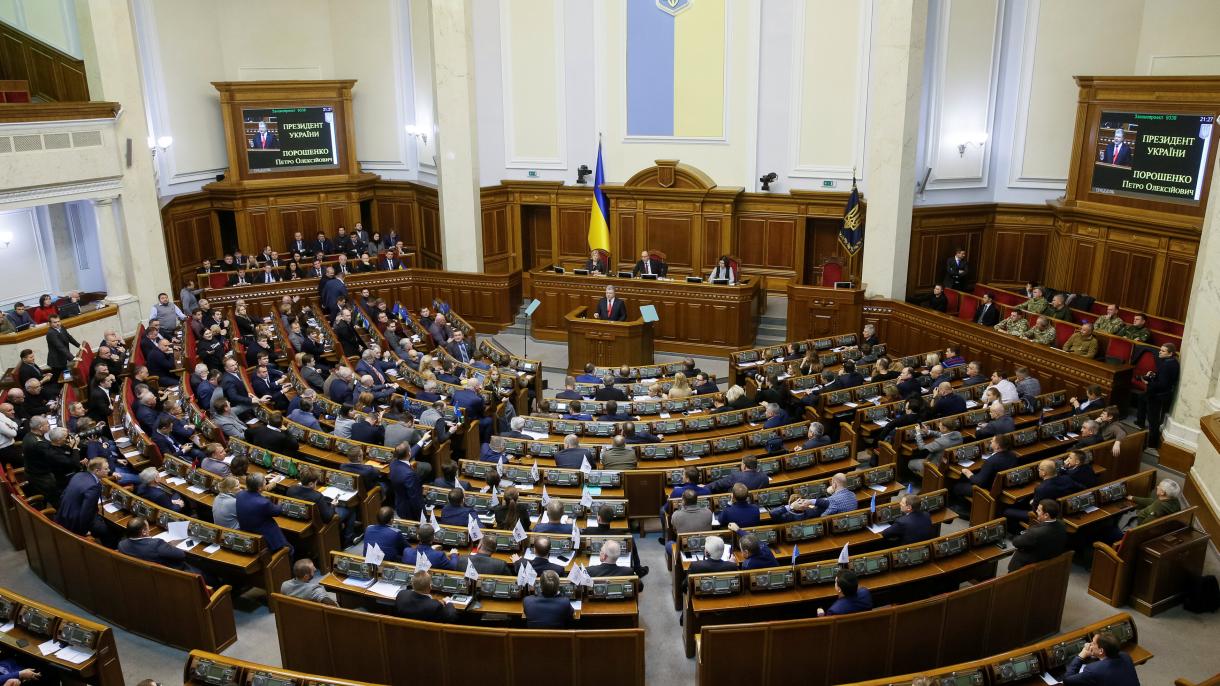 乌克兰议会通过总统波罗申科的30天戒严令
